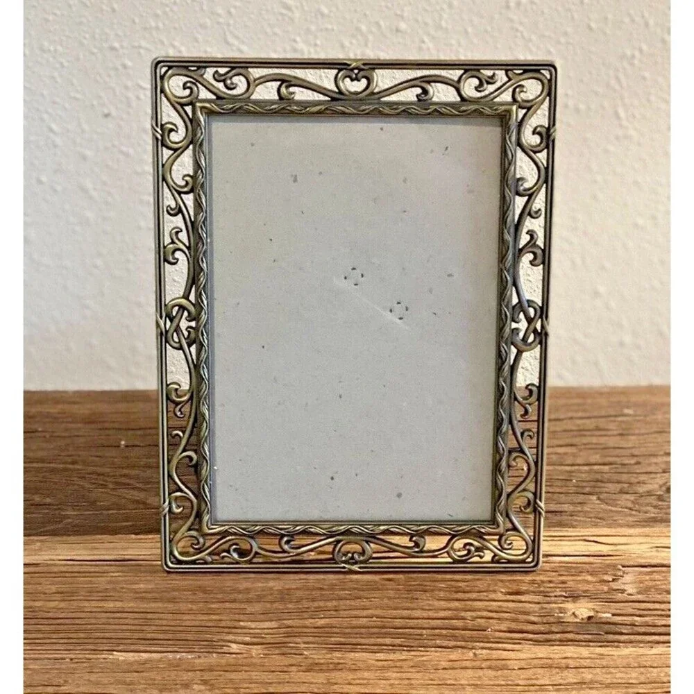 Ashleigh Manor Picture Frame Holds 5X7 Used